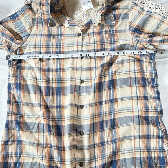 Kate and Sam NWT women’s crochet trim plaid flannel shirt.  Size M - Picture 5 of 7